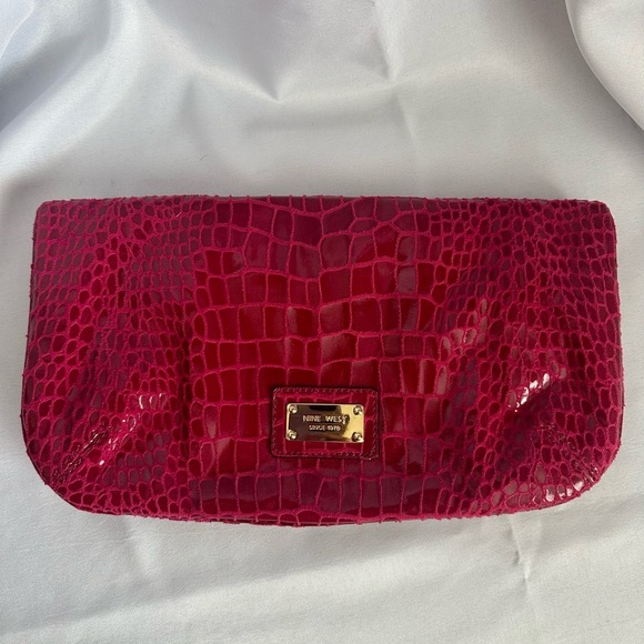 Nine W. beautiful raspberry color, convertible clutch handbag - Picture 2 of 10